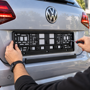 Set 2 Suporturi Număr Înmatriculare Auto Universale, Negre, cu Șină Inferioară Detașabilă