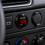 Voltmetru Digital Auto LED Roșu, 12V-24V, Interval Măsurare 6-30V, Impermeabil, Protecție la Polaritate Inversă