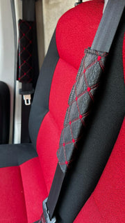 Set 2 protectii pentru centura auto ROSU+NEGRU