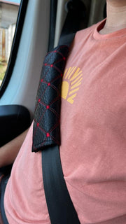 Set 2 protectii pentru centura auto ROSU+NEGRU